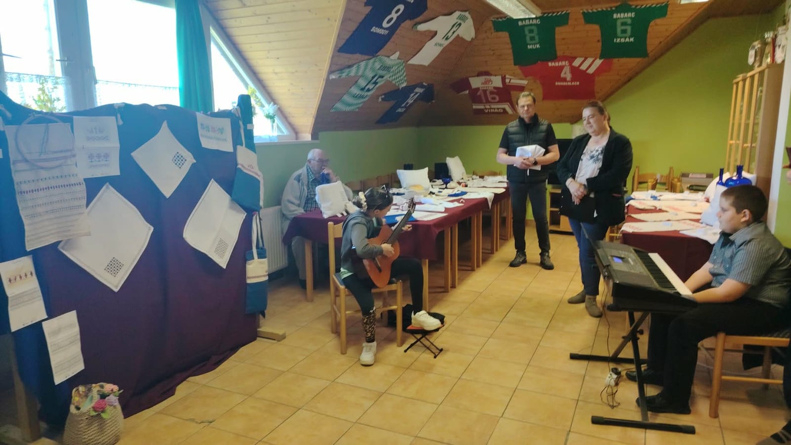 A III. ASzakkör kiállítás megnyitója · Babarc