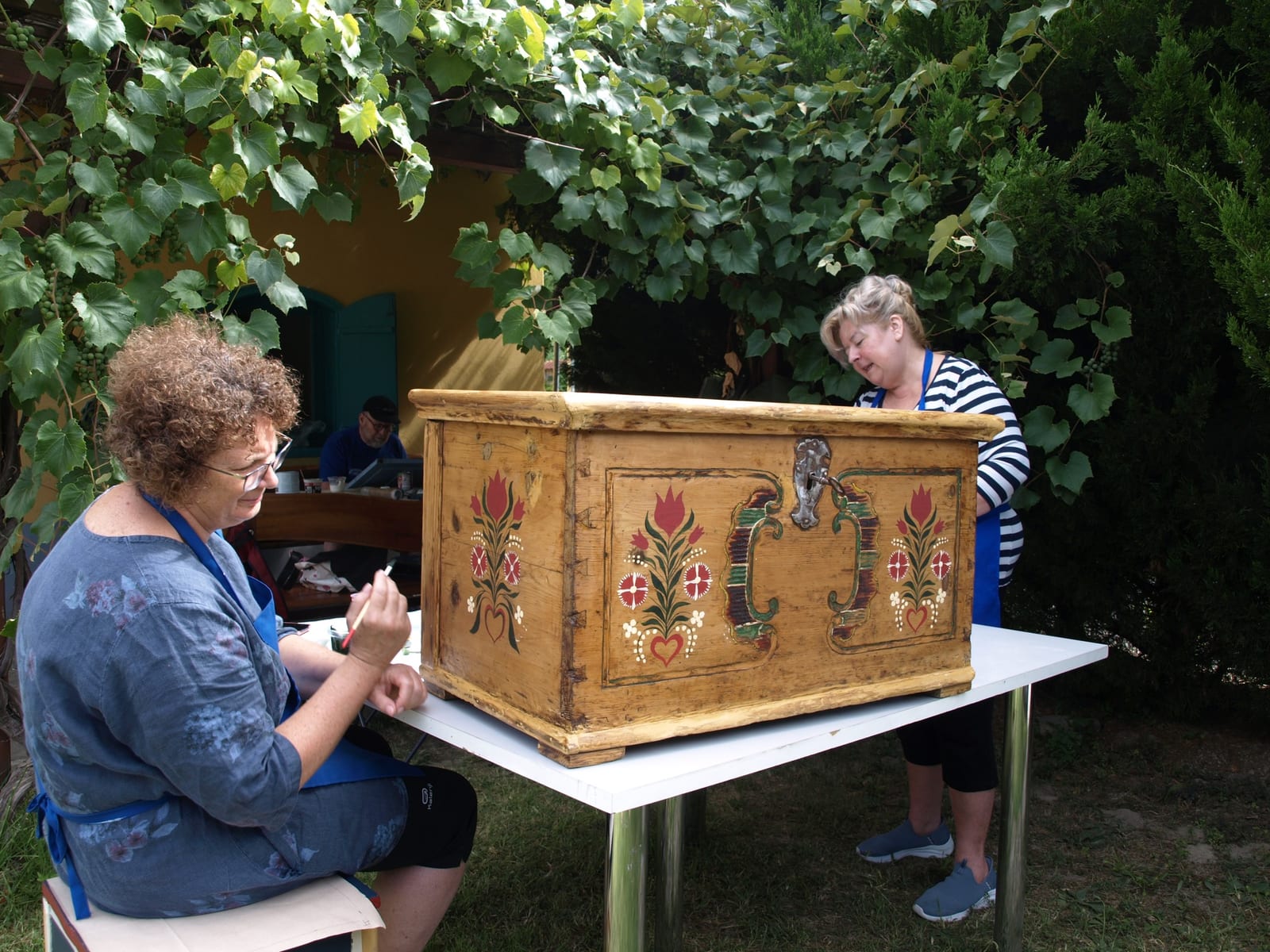 Bútorfestő tábor a Darnay pincében · Gyenesdiás