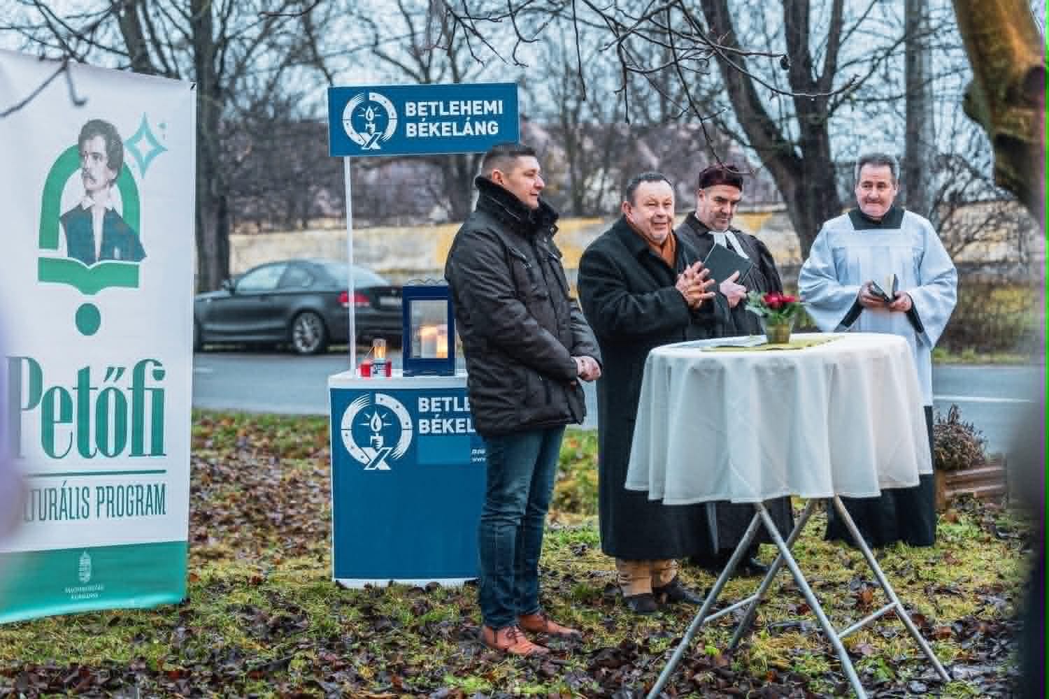Advent fénye – együtt Mesteriben · Mesteri