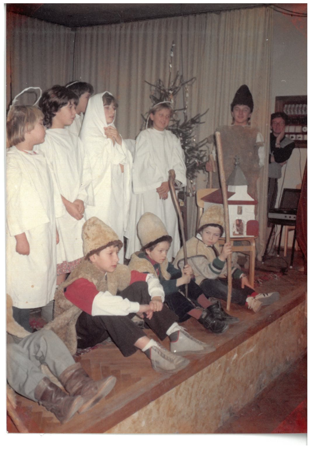 Betlehemes gyermekek a Kiscsőszi kultúrházban a '90-es években · Kiscsősz