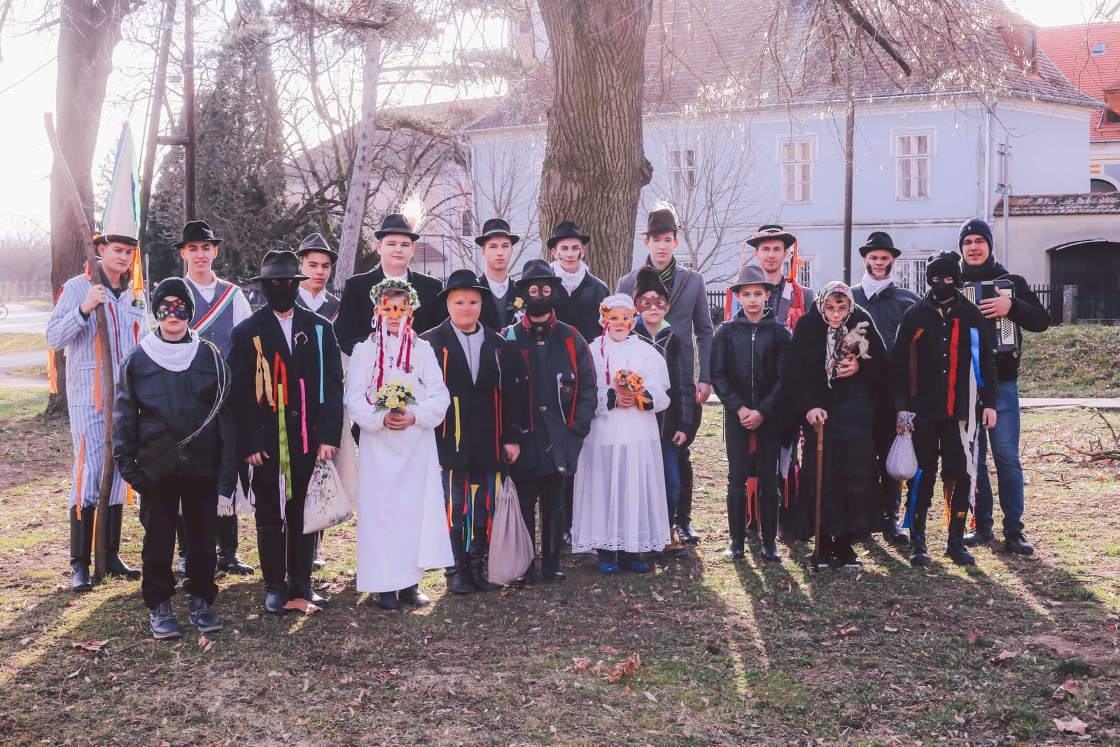 Bohócjárás · Mihályi