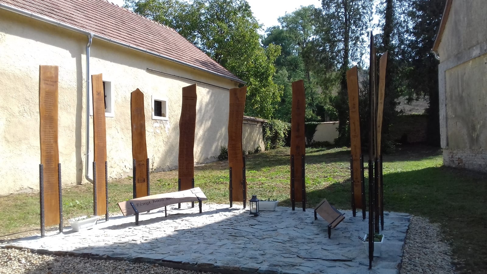 Emléktábla avatás · Bérbaltavár