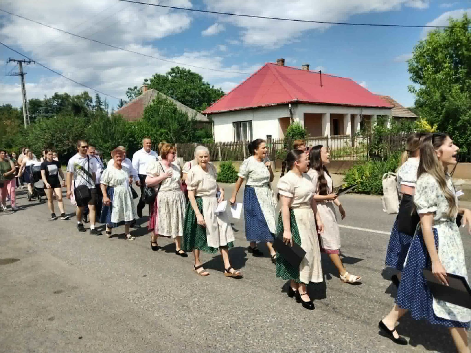 Úton a Gyulaházai Asszonykórus · Gyulaháza
