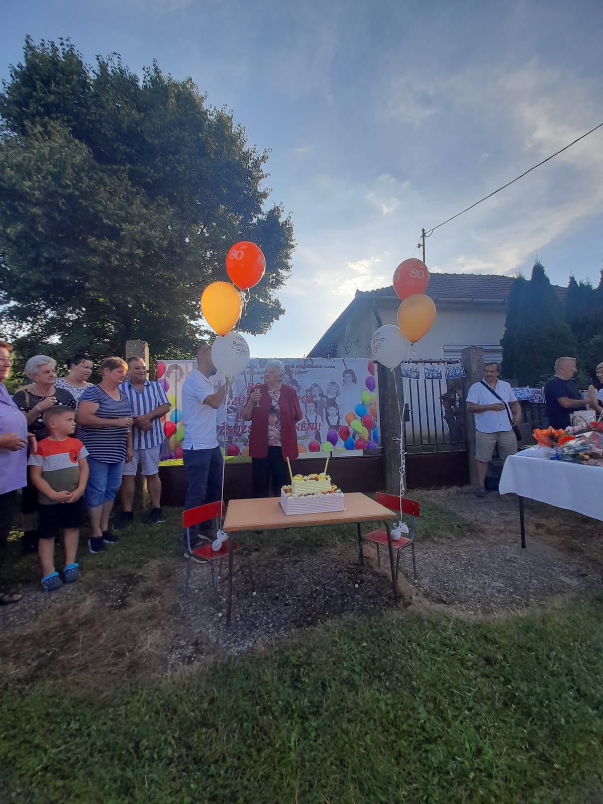 Szeretetből szőtt meglepetés – Zsuzsa óvónéni 80. születésnapja · Olaszfa