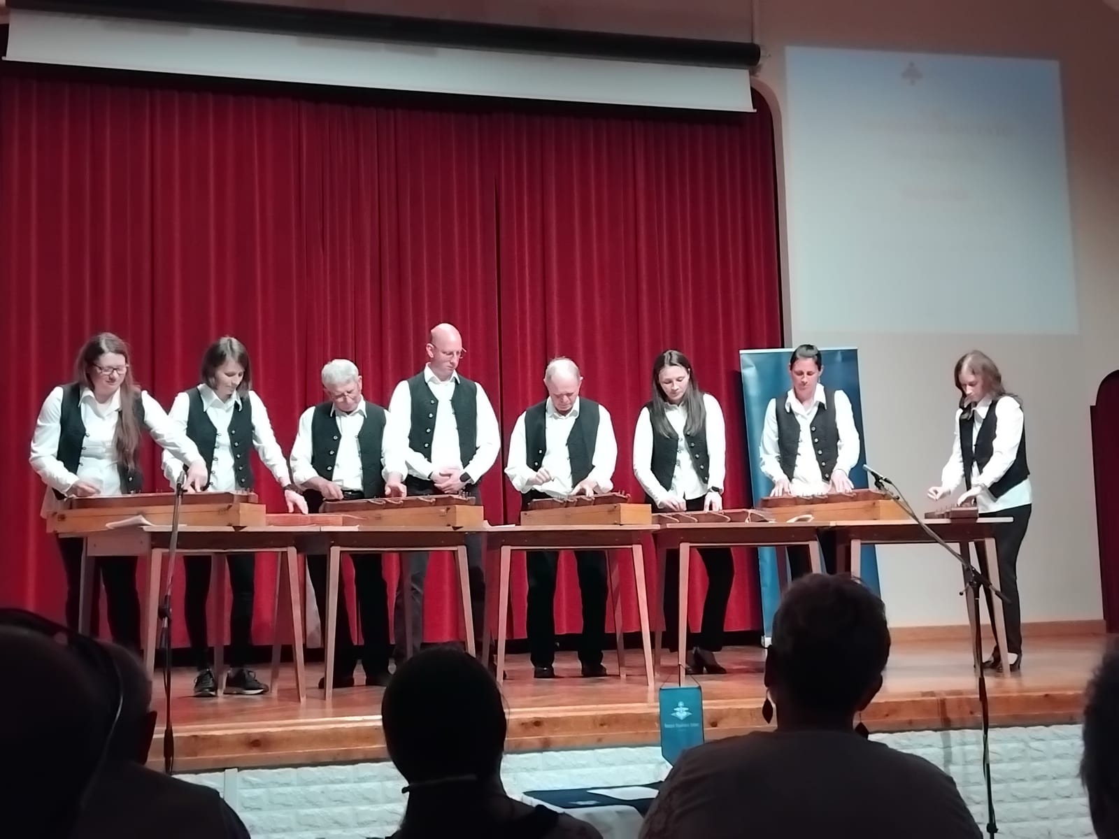 A Sitkei Citerazenekar a Tehetségpaletta Program területi bemutatóján · Sitke