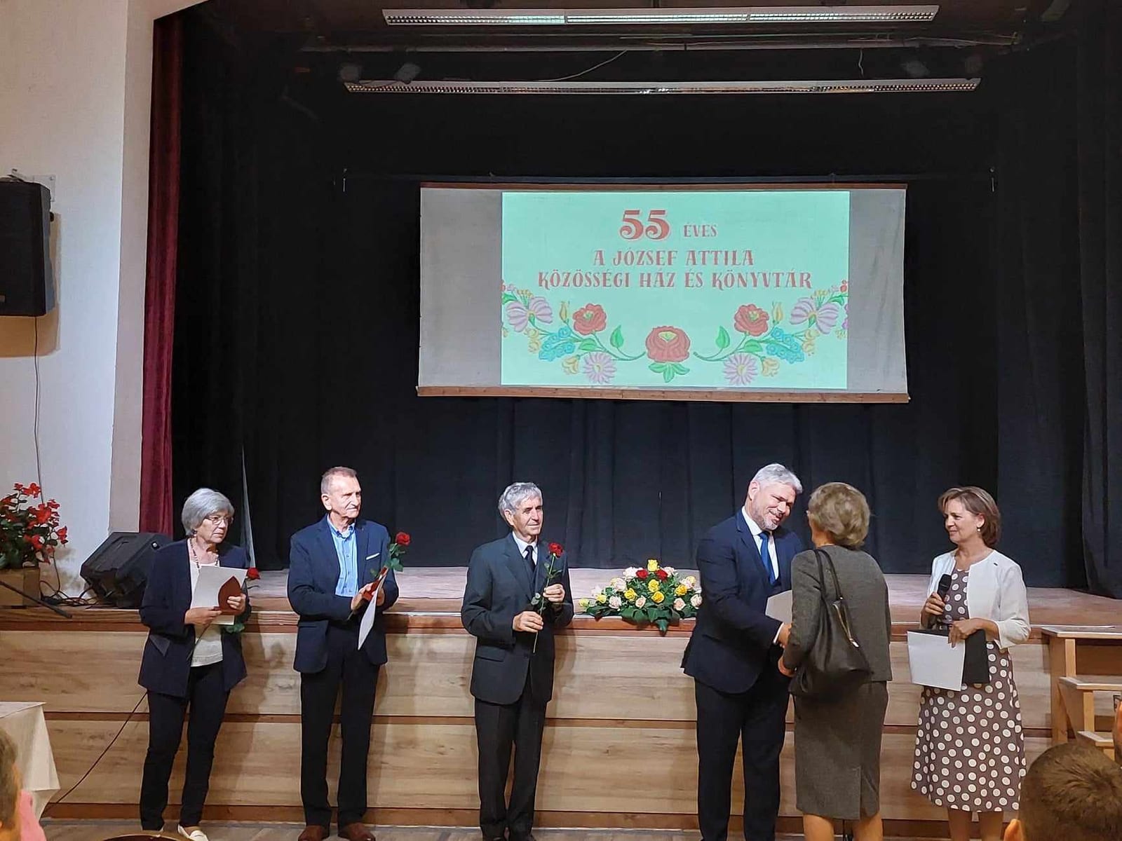 55 éves a József Attila Közösségi Ház és Könyvtár · Zsombó