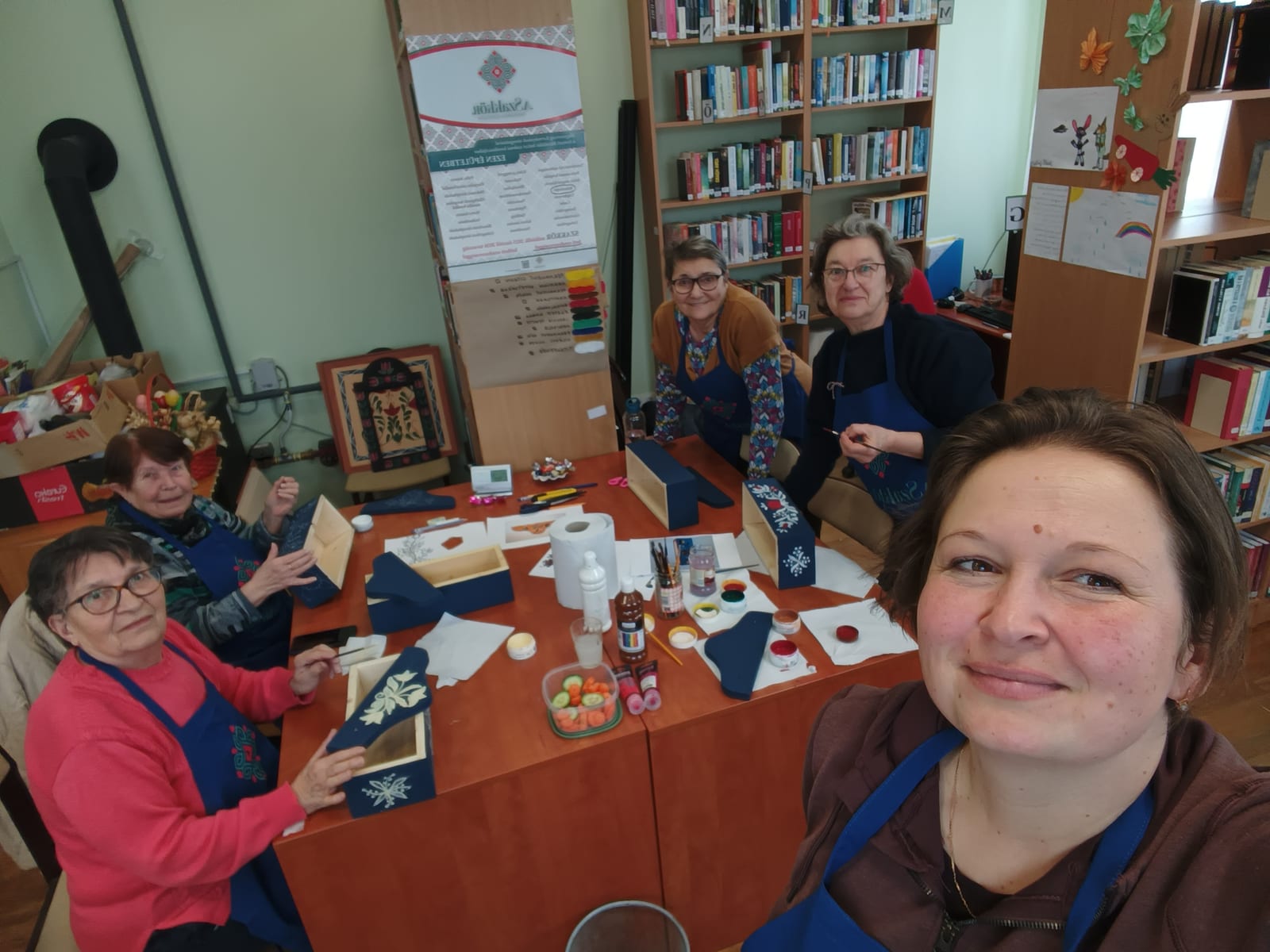 Bútorfestés szakkör · Lázi