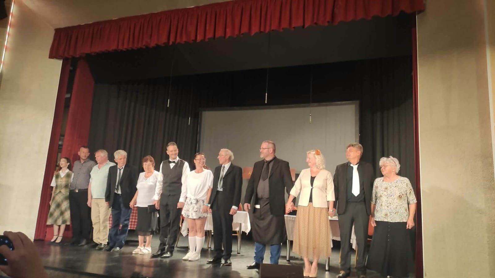A Bankett című vígjáték bemutatója Tapolcán · Balatonszepezd